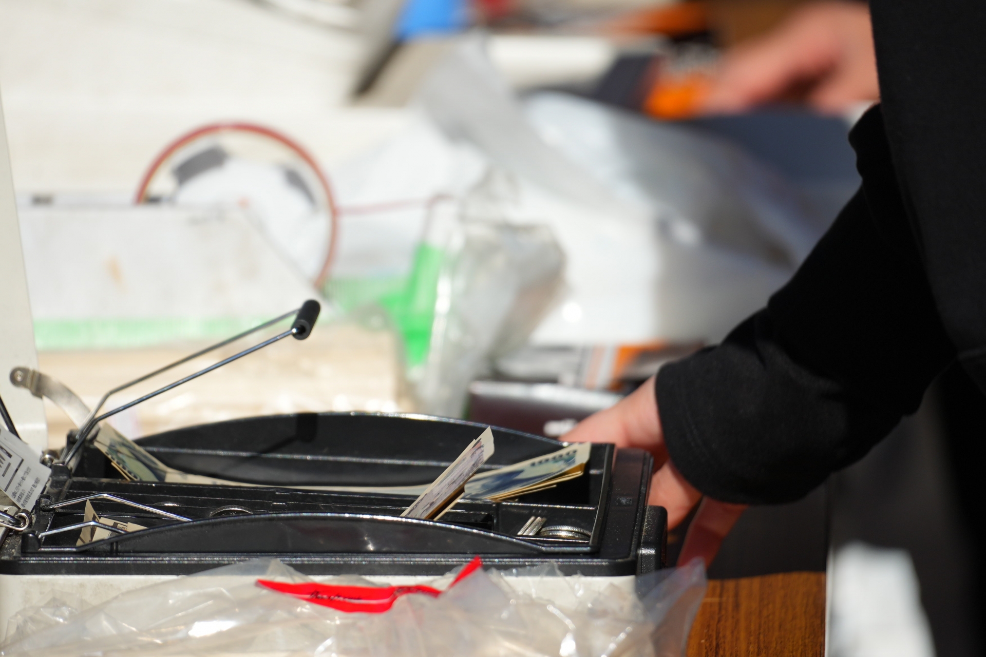 コンサート・アーティストグッズの販売・準備・片付けなど